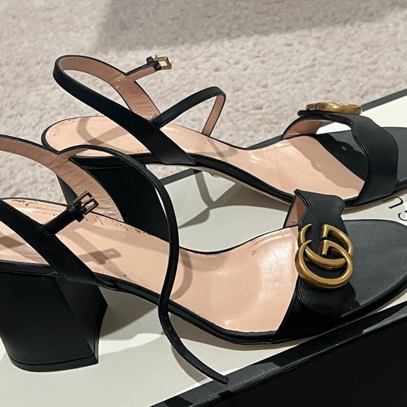 Gucci Black and Gold Stiletto Heels with GG Logo - Picture 4 of 7